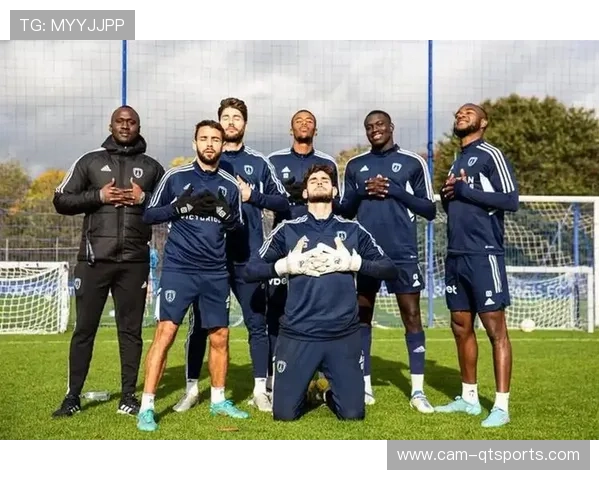 巴黎圣日耳曼领跑积分榜，恩里克肯定球队进步